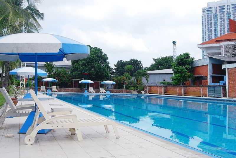 Surabaya Suites Hotel Powered By Archipelago Exteriör bild